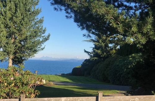 Bow House | Enjoy Fall Festivities and Nature with Samish Bay Views & Private Gardens.