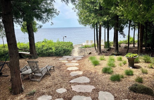 Sturgeon Bay House | Enjoy fantastic sunsets at this beautiful Door County Waterfront home!