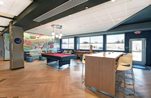 Portland House | Enjoy Free Hot Breakfast & Pet-Friendly Rooms next to the Airport - 3 Units