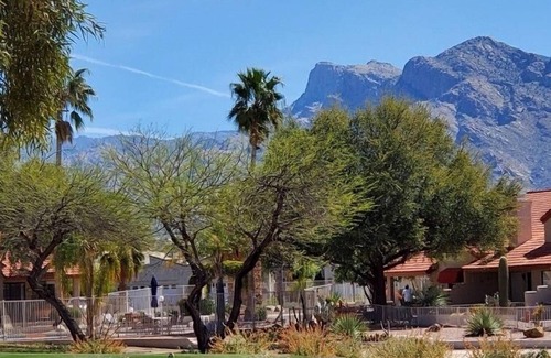 Casas Adobes House | Enjoy Golf Course & Catalina Mountain Views from this Remodeled Desert Oasis