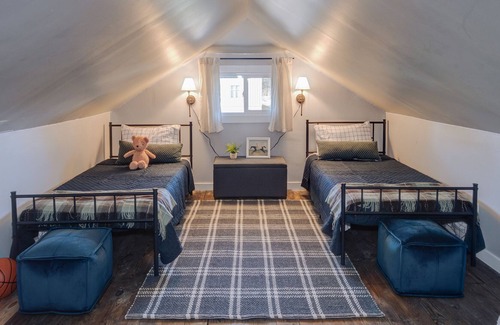 Audubon House | Enjoy Holidays with Family at Cozy Designer Cottage! Quiet Neighborhood, Central