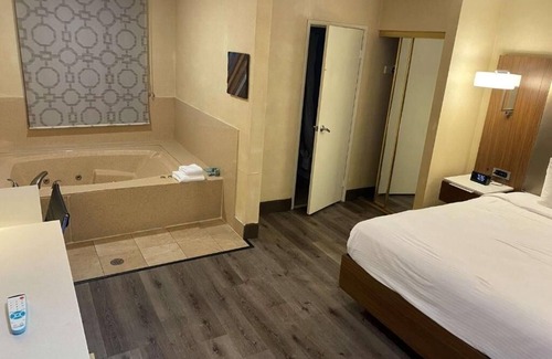 Hollywood Hotel | Enjoy Hollywood Charm from a Cozy Room Just Steps from Walk of Fame