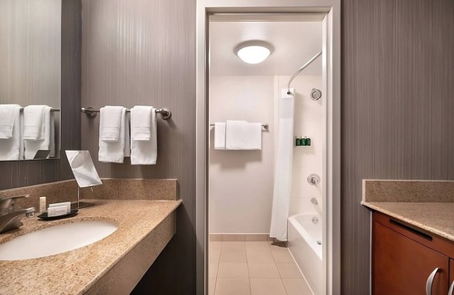 Camelback East Hotel | Enjoy in Phoenix, Pets are Allowed, Free Parking, with Pool, Near Colter Park!