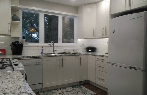 Southampton House | Enjoy Lake Huron breezes, natural surroundings and more at Corner Breeze