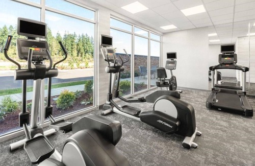 Poulsbo House | Enjoy large rooms and beautiful views while visiting Poulsbo