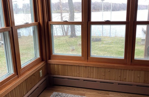 Stacy House | Enjoy Life On The Lake! Make Memories. Up to 8 guests.