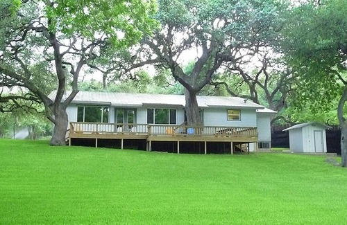 Gruene House | Enjoy life on the river! Spacious home! Views! Wildlife! 1 mile from Gruene!