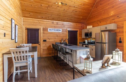 Sevierville Cabin | Enjoy Mountain View’s while being close to town. 100% 5 star reviews.