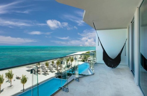 Downtown Cancun Hotel | Enjoy Oceanview Escape | Poolside Suite in Vibrant Puerto Cancun