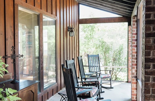 Wellborn House | Enjoy our 5-bedroom, peaceful, wooded retreat in College Station