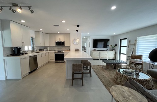 Sunset House | Enjoy our Beautiful Renovated Home on a Fun Canal!