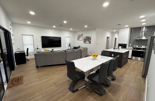 Hallandale Beach House | Enjoy our brand new home close to Hollywood in Hallandale Beach!