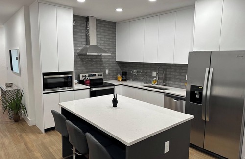 Hallandale Beach House | Enjoy our brand new home close to Hollywood in Hallandale Beach!