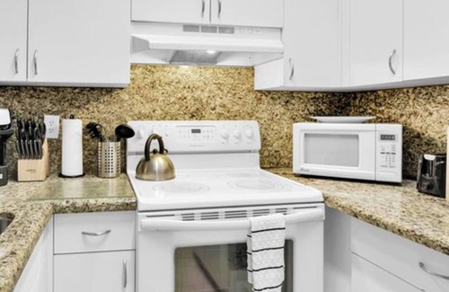 Boca Raton Apartment | Enjoy our corner 2 bedroom, 2 bath top floor apartment in West Boca Raton