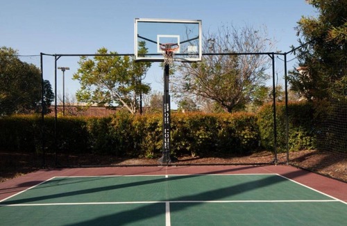 Newark House | Enjoy our perfect location, ideally situated between San Jose