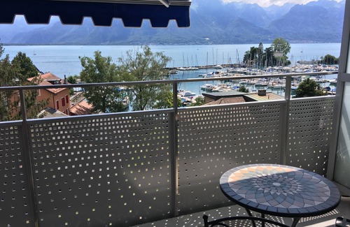 Montreux Apartment | Enjoy panoramic views close to all via lakeside walk or bus next door !