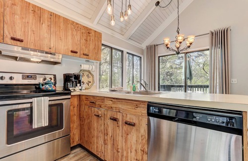 Big Canoe House | Enjoy peace and quiet in Big Canoe! - Castaway Cottage