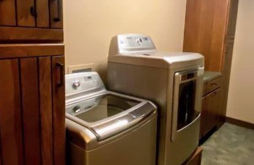 Blakeslee Apartment | ENJOY POCONOS BY THE MONTH AT A TIME! LOCATED IN DOWNTOWN BLAKESLEE