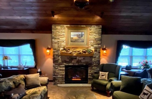 Blakeslee Apartment | ENJOY POCONOS BY THE MONTH AT A TIME! LOCATED IN DOWNTOWN BLAKESLEE