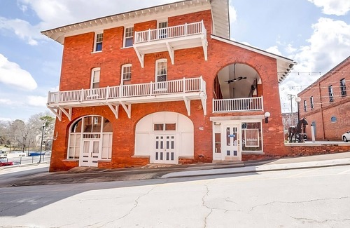 Abbeville House | Enjoy Quality Time w/Family! Onsite Parking! Close to Abbeville Opera House!