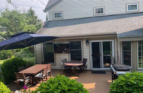 Saratoga Springs House | Enjoy Saratoga Springs in comfort from this beautiful Townhome on Saratoga Lake!
