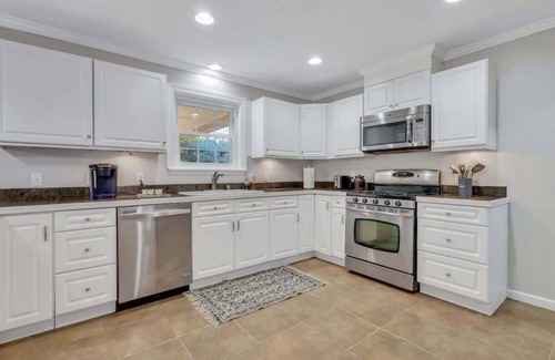 Pooler House | Enjoy Savannah 4BR w/King Bed