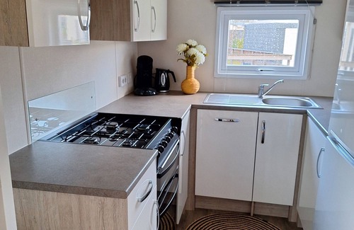 Lauwersoog Ski Chalet | EnJoy Sea and Lake Holiday Home in Lauwersoog