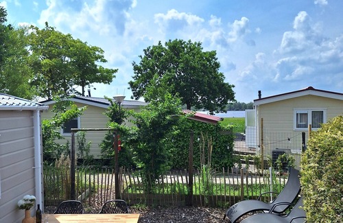 Lauwersoog Ski Chalet | EnJoy Sea and Lake Holiday Home in Lauwersoog