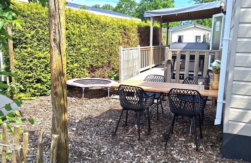 Lauwersoog Ski Chalet | EnJoy Sea and Lake Holiday Home in Lauwersoog