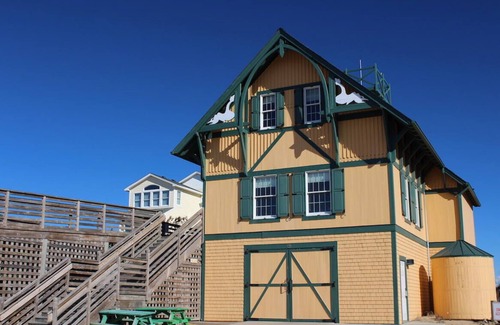 Bermuda Bay House | Enjoy Sea~Batical in the Heart of OBX. Resort Pool and Splashpad < 1mi to Beach
