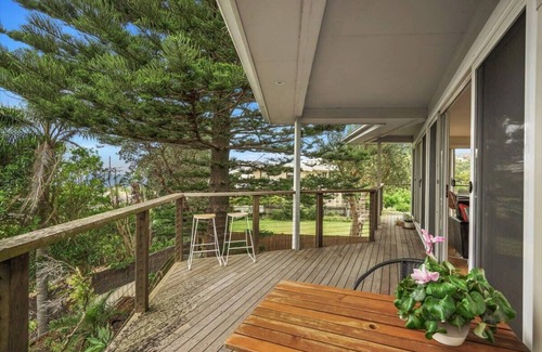 Forresters Beach House | Enjoy Seabreezing Deck with Sunrise & Sunset