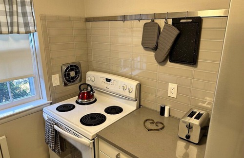 Narberth Apartment | Enjoy Small Town America in this quiet, friendly and quaint Main Line Philly town of Narberth
