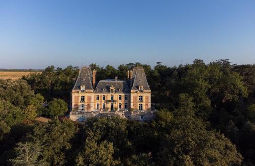 Serignac Cabin | Enjoy spring at Chateau de Monbrison, apartment for four guests