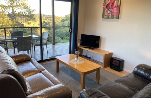 Wootha House | Enjoy stunning views of the Glasshouse Mountains and the rolling countryside