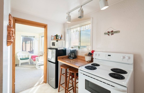 Depoe Bay House | Enjoy sweeping views from this oceanfront pet friendly home in Depoe Bay!
