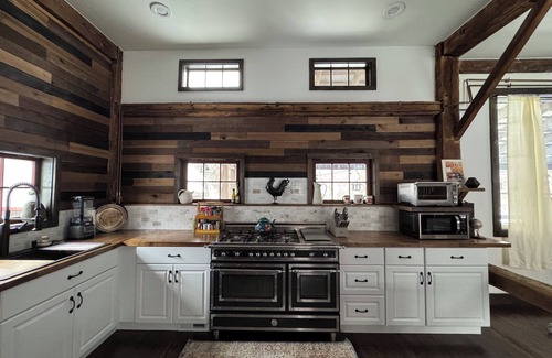 Kent House | Enjoy the ambiance of the Spirit Horse Farm just 1 mile from the town of Kent CT