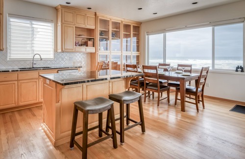 Gleneden Beach House | Enjoy the beach from this Ocean Front home with a Hot Tub and Large Deck