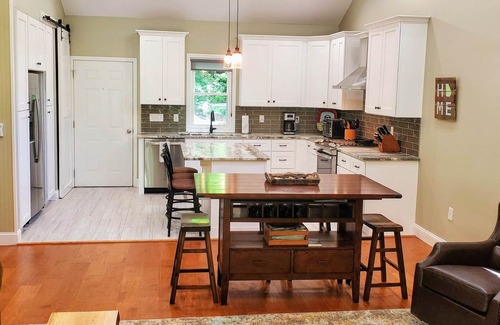 Waleska House | Enjoy the Beautiful Scenery and Tranquil Waters of Lake Chickasaw