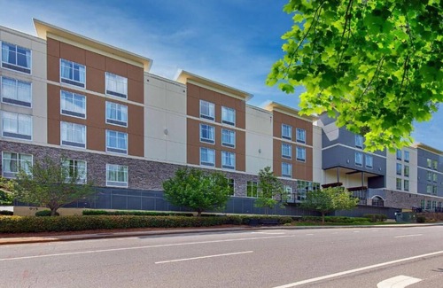 Sandy Springs Hotel | Enjoy the Best of Atlanta w/Pool Access In Dunwoody