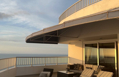 Bocagrande Apartment | Enjoy the terrace and the best sunset and view of the city.