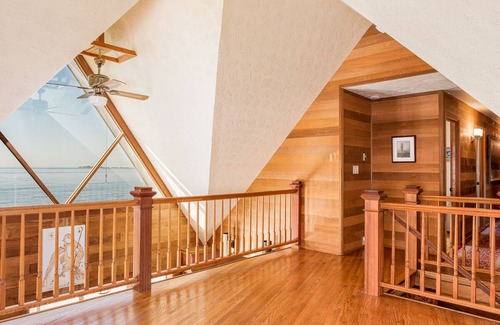 Chinook House | Enjoy the Columbia River and the Pacific Ocean.