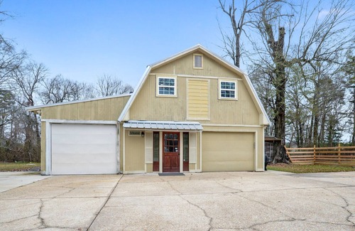 Shenandoah House | Enjoy the country views in the midst of the city!
