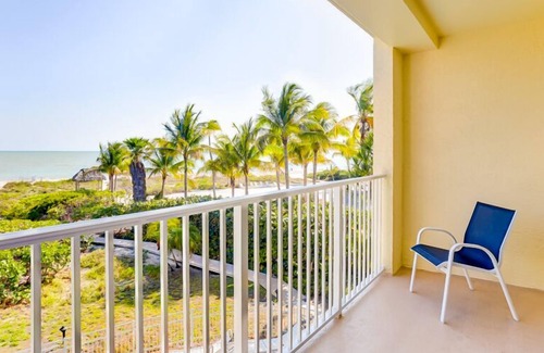 Sanibel Condo | Enjoy the Gulf Views from this totally remodeled three bedroom condo !