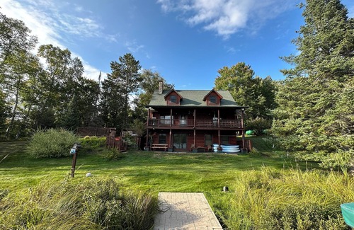 National Mine Cabin | Enjoy the lake, walk in the forest, s’mores on the fire pit and deer visits.