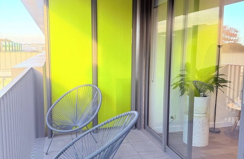Fitzroy Apartment | Enjoy the local vibe & city surroundings + parking. Modern & family friendly.