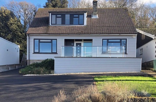 Ryde Cottage | Enjoy the many delights of Ryde with its fun fair, promenade and sandy beaches.