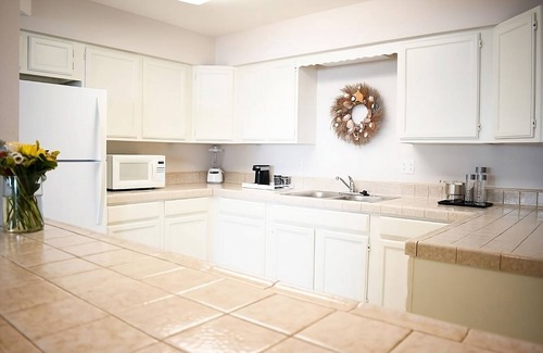 Village of La Jolla Hotel | Enjoy The Ocean Breeze! 2 Spacious Units! Close to Boomer Beach and Seal Rock!