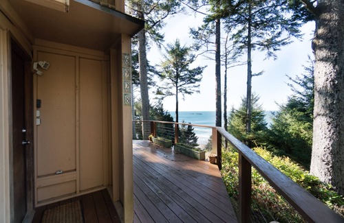 Otter Rock House | Enjoy the Oceanfront Views at this Pet Friendly home, with Beach Access Nearby