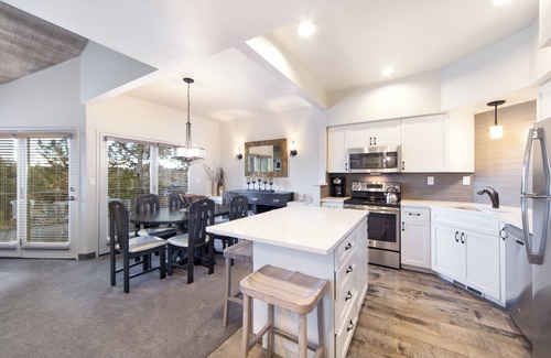 Redmond Cabin | Enjoy the Perks! With Outdoor Pool, Free Parking, Recreational Activities!