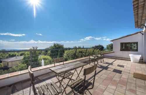 Chateauneuf-Grasse Villa | Enjoy the Riviera from a luxury villa with sea view, pool and relaxing gardens